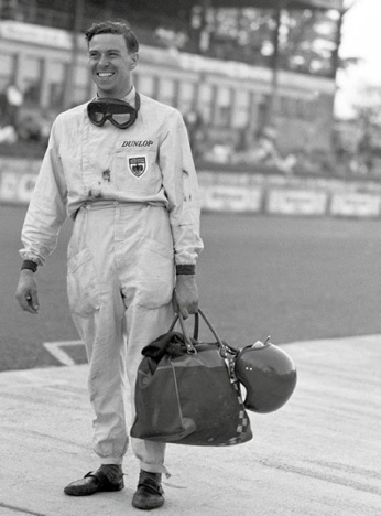 Jimmy, déjà en tenue, prêt à prendre le volant... Jimmy, déjà en tenue, prêt à prendre le volant...